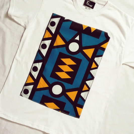 T-shirt in White with royal blue Samakaka print. - MARAJJAS