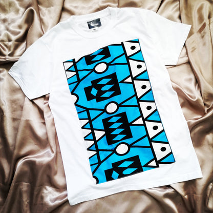 T-shirt in White with blue Samakaka print. - MARAJJAS