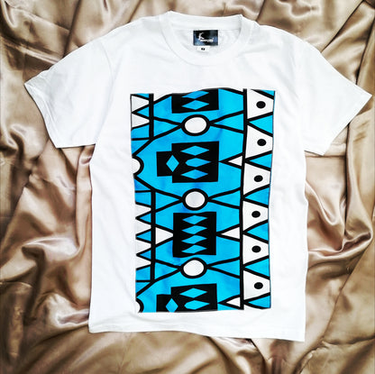 T-shirt in White with blue Samakaka print. - MARAJJAS