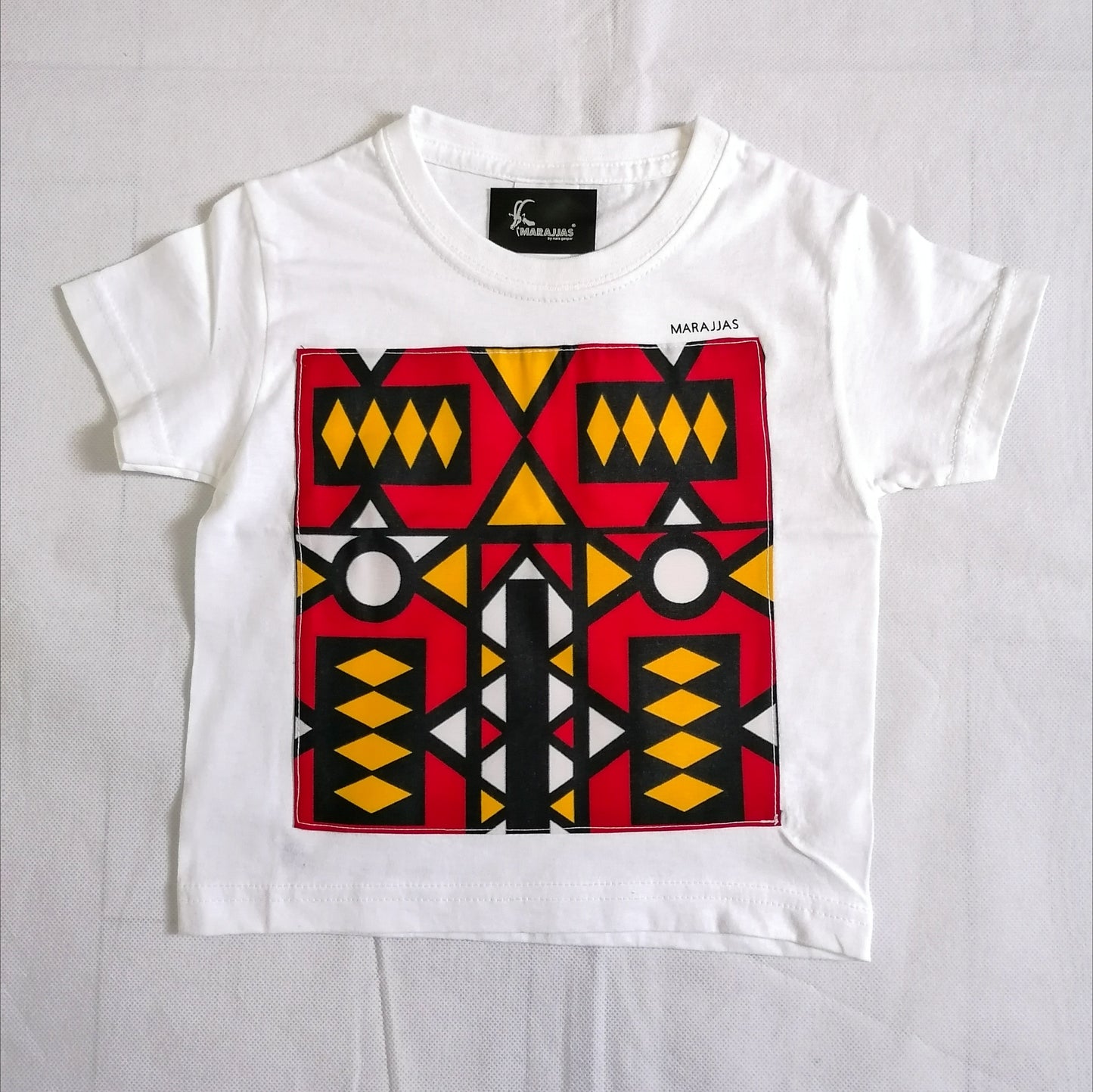 T-shirt in White with red Samakaka print. - MARAJJAS