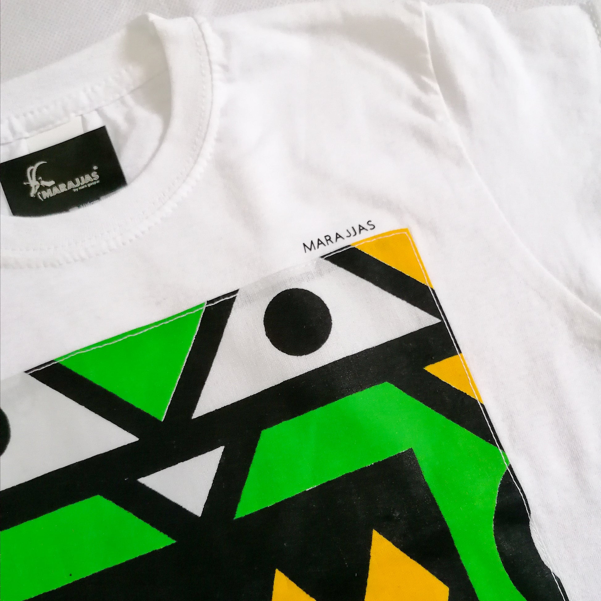 Kids T-shirt in White with green Samakaka - MARAJJAS